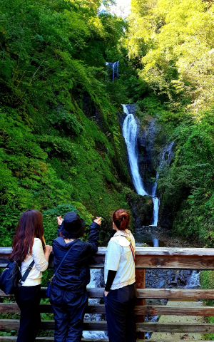 <포토>폭포수에 시름 씻고