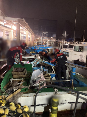 포항해,, 포항구항 입구 충돌사고 발생…승선원 구조