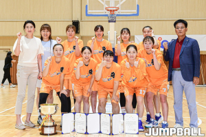 ‘3전 전승’ 김천시청 여자농구팀, 종별선수권 우승 트로피 번쩍