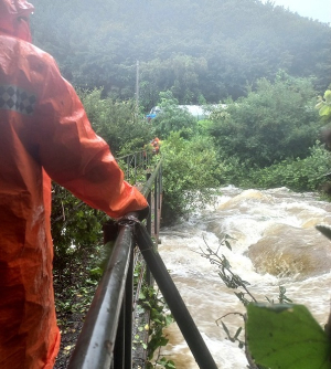 영주 오토캠핑장, 하천범람 고립된 갬핑객 무사 구조