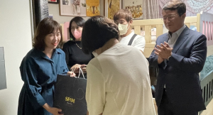 대구동부경찰서 안보자문협의회, 탈북민 가정에 선물 전달