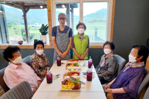 청송군 ‘사과와 커피이야기’ 무료 식사 제공