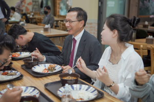 한동대, ‘2500원 국밥’ 판매에 학생식당 줄이어