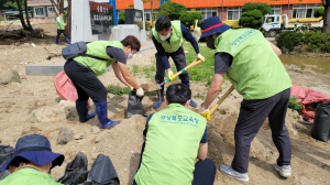 경북교육청, 침수 피해 포항 장기초서 복구 활동