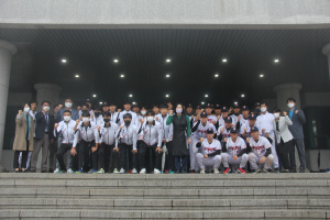 김선순 수성대 총장, 야구·축구 선수 격려