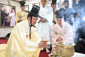 구미 생가서 박정희대통령 발자취 기리다