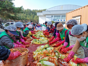 포항시 흥해읍 새마을부녀회, 사랑의 김장담그기 행사