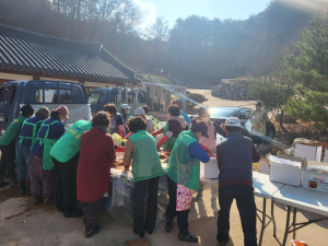 봉화 법전면 새마을협, 취약층에 김장 전해
