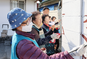 칠곡 왜관읍 마을 주민ㆍ봉사단, 인문학 골목 벽화 그리기