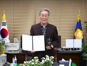 의정대상 받은 권기익 의장 “시민 목소리 놓치지 않겠다”