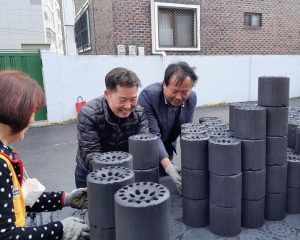상주시 계림동적십자봉사회, 취약계층 사랑의 연탄 배달