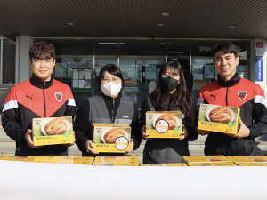 포항스틸러스, 이마트와 함께 ‘희망나눔 김치’ 전달
