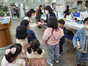 대구 동구 도평동 도동어린이집 '사랑의 저금통' 기부
