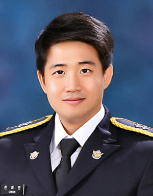 동해해경 경찰관들, 인명구조 작업 중 부상