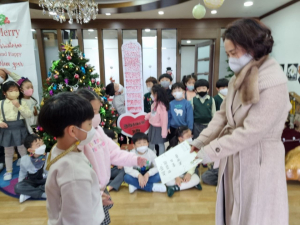 온누리 유치원, 고사리 손으로으로 모은 동전 기부
