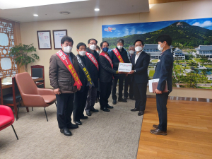 문경시민대표, 상주공설추모공원 건립 반대 서명부 경북도청에 전달