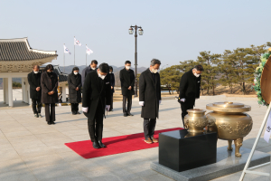 이경원 대구조달청장, 현충탑 신년 참배