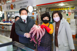 권기창 안동시장, 설밑 전통시장 장보기