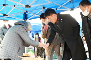 청송군, 설명절 전통시장 장보기 행사 ‘지역경제 활성화’ 앞장