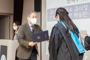 월성본부, 주변지역 학교 졸업생에 장학금 전달