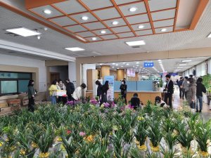 경산시청 여정회, 승진ㆍ전보 축하화분 나눔 행사