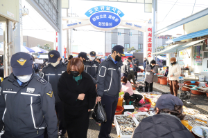울진해양경찰서, 설 명절 맞아 소외된 이웃에 위문품 전달
