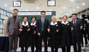 칠곡할매글꼴 할머니와 이철우 도지사‘ 마지막 수업’