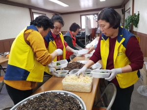 의성군 비안면 여성자원봉사대, 오곡찰밥 나눔