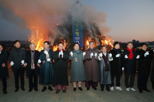 5천여 안동시민, 낙동강변 둔치서 정월대보름 달맞이