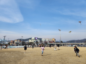 봉화청소년상담복지센터 “가족 소망 담아 연날려요”