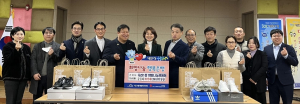 대구 지산1동 희망나눔위, 저소득 청소년에 희망의 운동화 전달