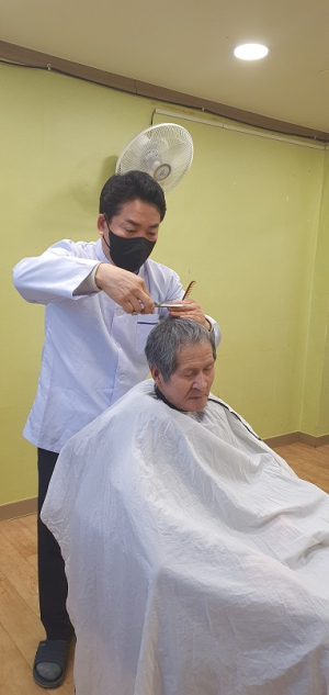 고령경찰서 김갑수 경감 ‘사랑의 가위손’ 재능기부