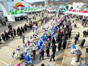 풍성한 차림 ‘울진대게 축제’… 5만여 명 눈ㆍ귀 호강