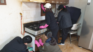 군위군 자원봉사센터, 독거어르신 가정 대청소 봉사