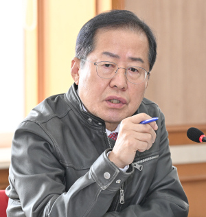 홍준표 대구시장 “주요 시책사업 관련지역 ‘토지거래허가구역’으로”