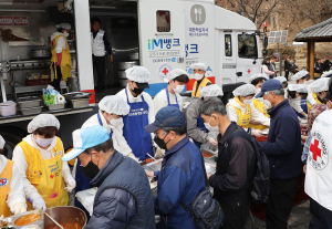 DGB대구은행, 소외계층 어르신에 따뜻한 한끼 나눔