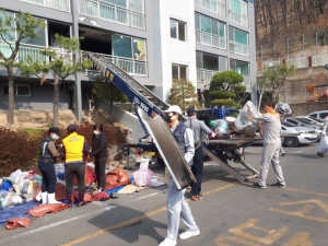 포항북부소방서, 의용소방대와 함께 공동주택 화재 피해가구 복구지원
