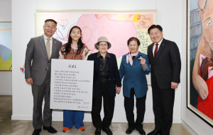 <특집> 80대 칠곡할매-10대 동화작가, 따뜻한 위로와 정 나누다
