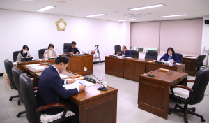 칠곡군의회, 의원연구단체 심의위원회 개최