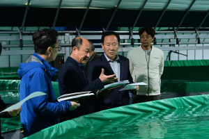박현국 봉화군수, 은어 치어 사육 양어장 방문