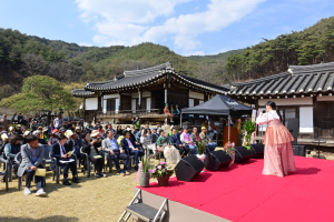 봉화 두동마을에 울려퍼진 ‘산수유 시낭송’