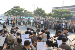 상주시 함창중ㆍ고 등굣길…아름다운 선율과 봄 만끽