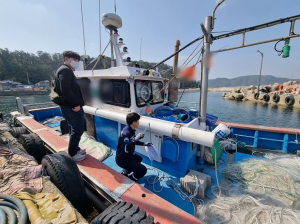 포항해경, 불법 증·개축 어선 검거 지원 KOMSA 직원 표창