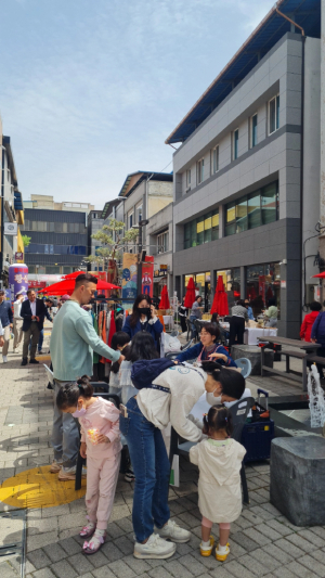 문경시 원도심 활성화…파머스마켓 성황