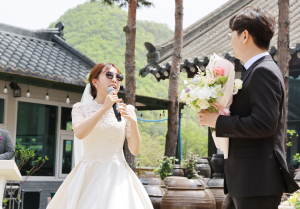‘꽃보다 노래’…열창하는 칠곡 MZ 신부