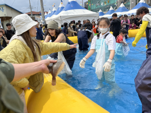 영덕 물가자미 축제 대성황…사흘간 2만여 명 ‘북새통’