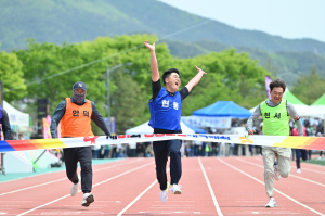 <포토> 청송군민체육대회…젖먹던 힘까지 다해~