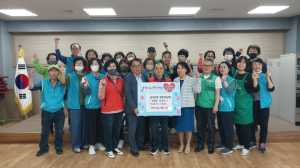 대구 효목2동 경로위원회, 75세 이상 어르신께 어버이날 선물