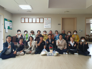 김천 율곡동 체육회, 어르신들께 카네이션ㆍ간식 전달