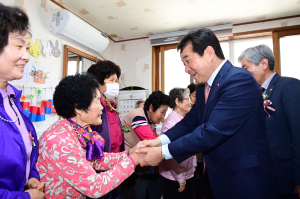 김충섭 김천시장 “어르신에 공경과 감사”